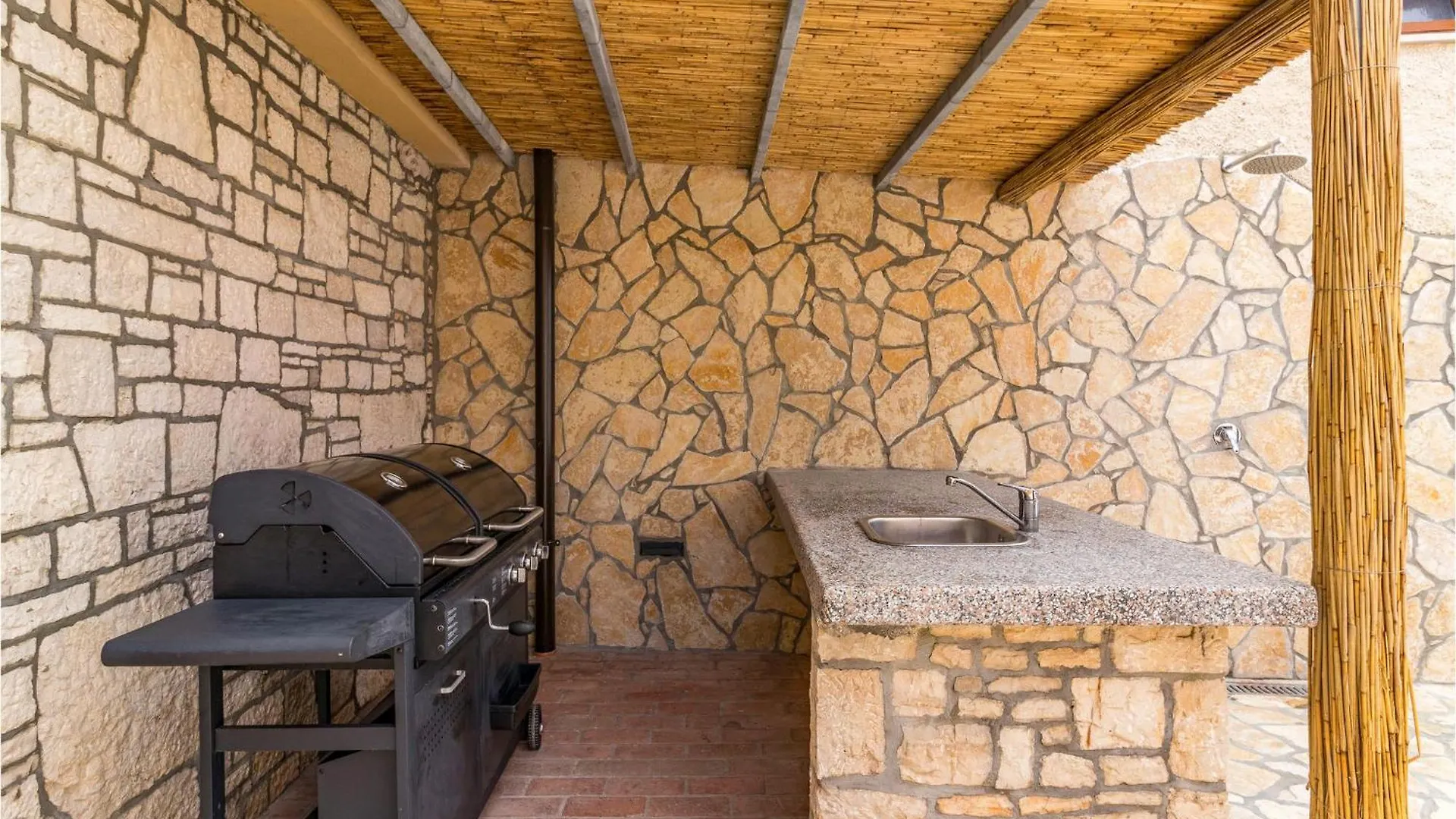 Дом отдыха Awesome Home In Marcana With Kitchen Orbanici