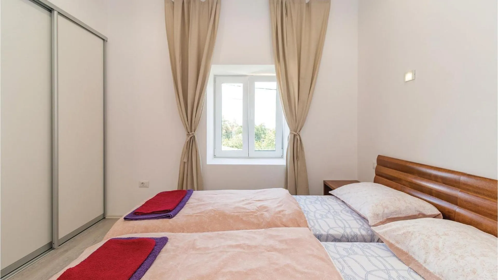 Awesome Home In Marcana With Kitchen Orbanici Дом отдыха